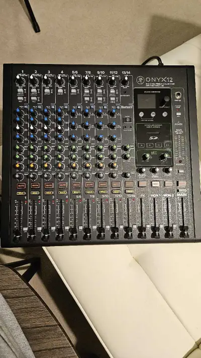 Mackie Onyx 12, View more