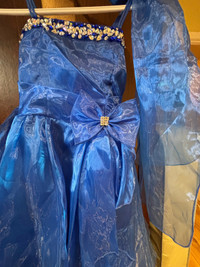 Petites robes de princesse   neuve jamais portée.