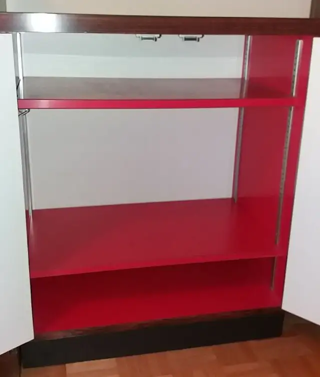 Brown Liquor Cabinet with 2 doors and 3 adjustable shelves in Bookcases & Shelving Units in City of Toronto - Image 4