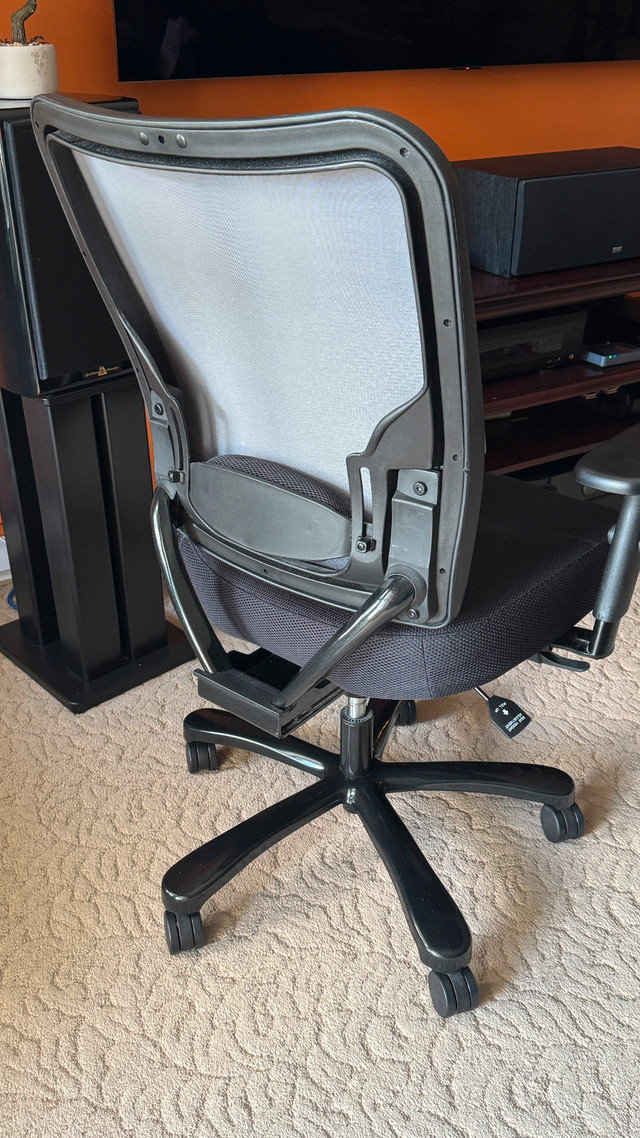 Computer - Office chair 4 larger person in Desks in Kelowna - Image 3