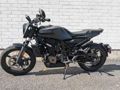 Moto très rare. Les têtes se tournent lorsque vous passez ! Entretien mécanique fait périodiquement....