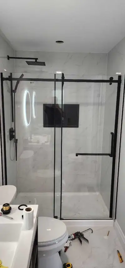 I'm selling a brand new F&D sliding shower door, This door is perfect for upgrading your bathroom wi...
