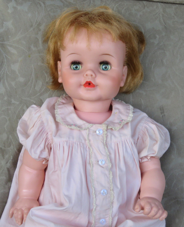 1960 DEE CEE MATTEL CANADA MOON BABY LARGE 22" DOLL SLEEP EYES in Toys & Games in City of Toronto - Image 2