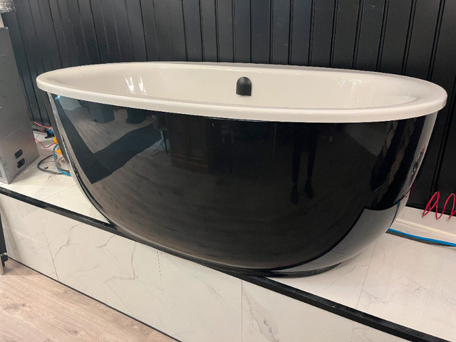 Hytec - 5.5' Freestanding Bath Tub with fluted apron in Bathwares in Saskatoon
