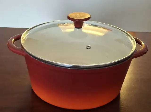 Dutch oven for sale in Kitchen & Dining Wares in Oakville / Halton Region - Image 2