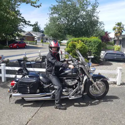 2002 SUZUKI VOLUSIA 800cc CLASSIC V-TWIN CRUISER PRIVATE SALE: RETIRIING FROM MOTORCYCLING PRICE: 3,...