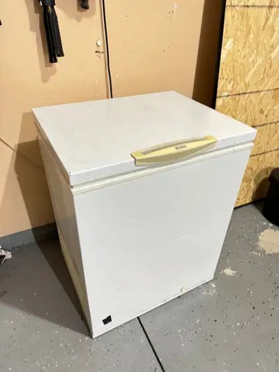 27 inch wide 32 inch tall deep freezer Working perfectly (in use now) This is compact size Freezer (...