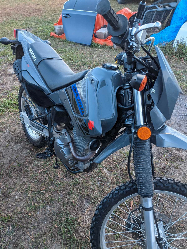 2020 Suzuki dr 200s 600km  in Dirt Bikes & Motocross in Oshawa / Durham Region - Image 2
