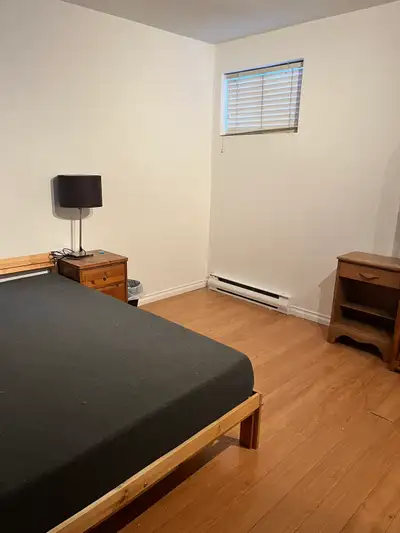 RENT: $1100 per month UTILITIES: $30 (Water, Electricity, Heat, Internet) COMMON AREA TOUR https://w...