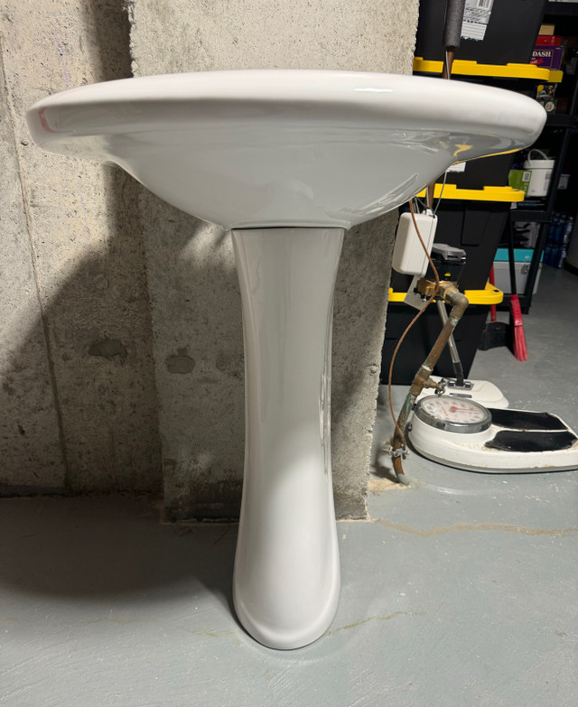  Bathroom pedestal sink   in Other in Oshawa / Durham Region - Image 3
