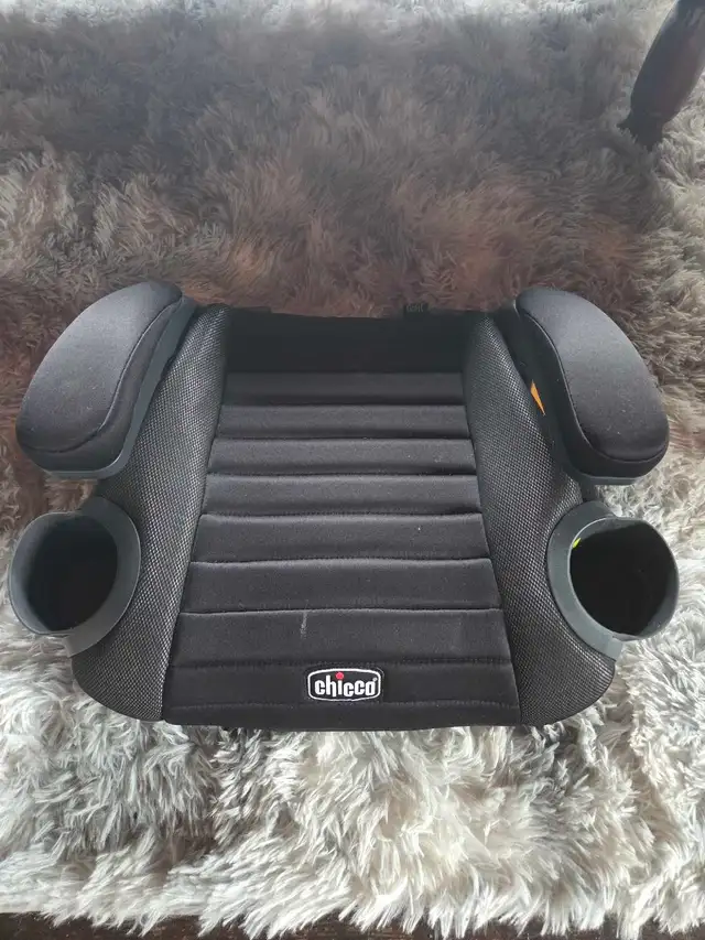 chicco Car seat in Strollers, Carriers & Car Seats in Oakville / Halton Region - Image 3