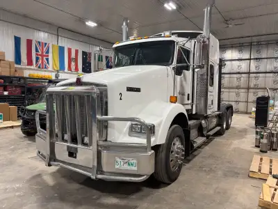 Truck is in excellent condition. Safety recently completed. $89,000 OBO - ISX 15 500 - 3.91 - 46 rea...