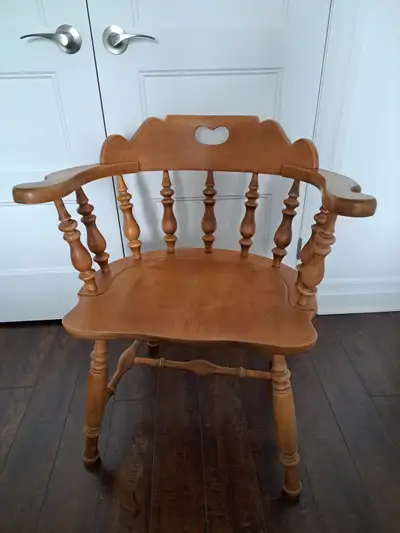 Chaise en bois vintage, View more