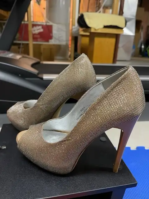 Ladies Size 6 Gold High-Heeled Shoes