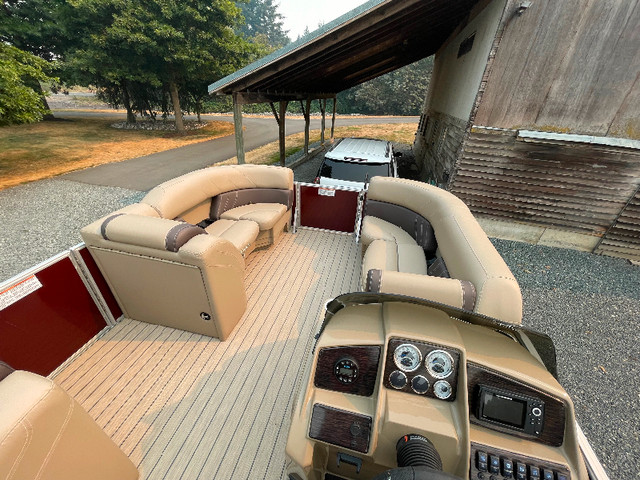 2020 Silvan 8522 CLZ Pontoon Boat. in Powerboats & Motorboats in Abbotsford - Image 2