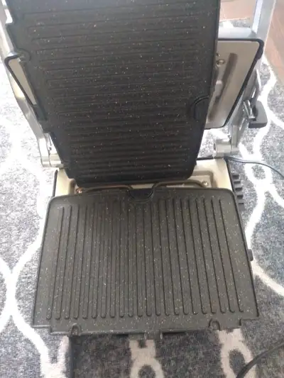 I have used but like new Starfrit rock panini press with removable and reversible plates. One side f...