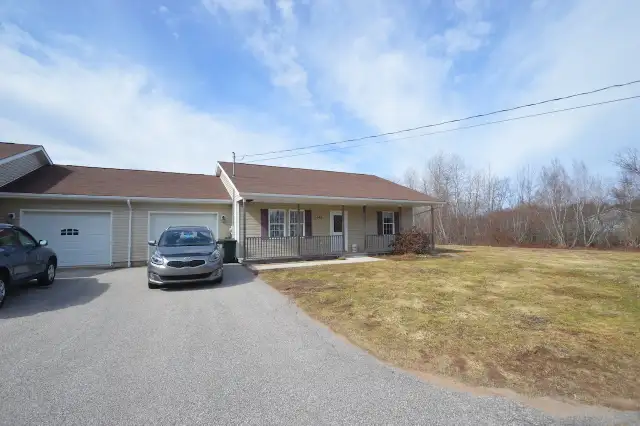 Charming  2-Bedroom Senior-Friendly duplex for rent