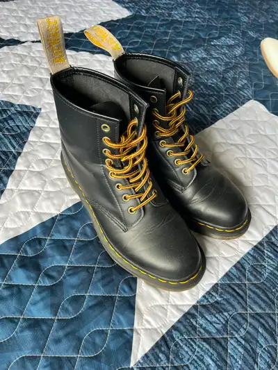 Doc Martin boots size 9, View more