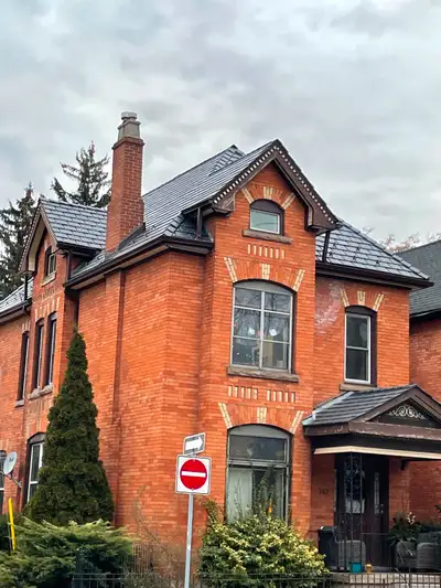 Bold Street Beauty w/ In-Suite Laundry
