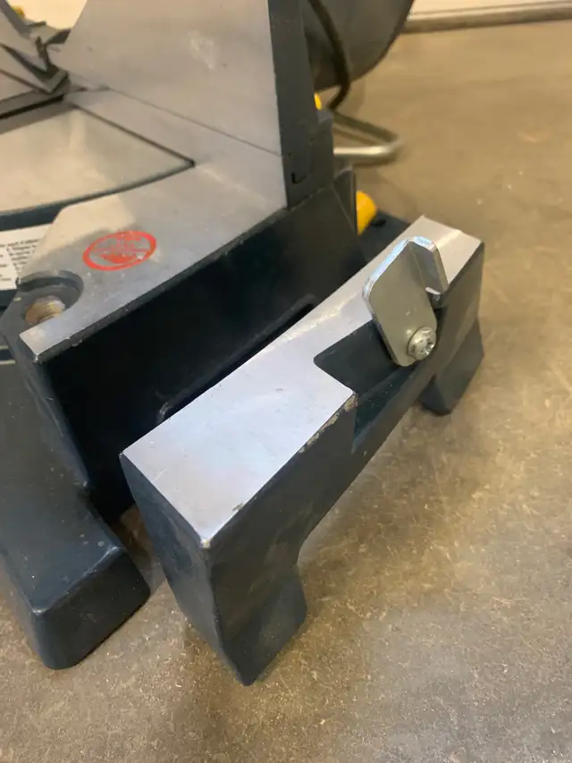 Mastercraft Dual Bevel Sliding Compound Miter Saw in Power Tools in Red Deer - Image 6