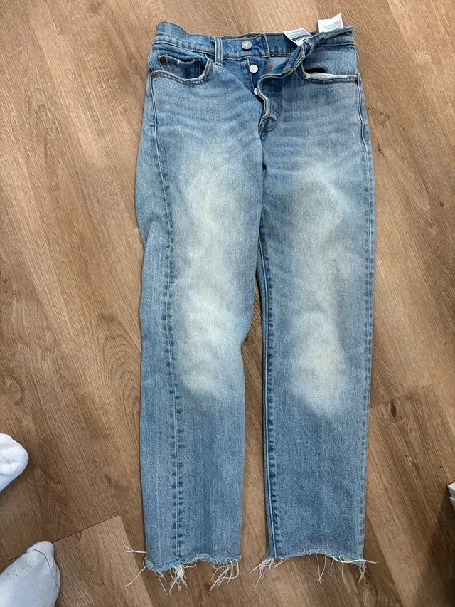 Levi’s jeans 24 in Women's - Bottoms in Sudbury - Image 4