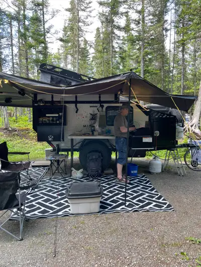 *English version bellow Remorque Mission Overland Summit 2024 - $49,999 Voyagez, stationnez et campe...