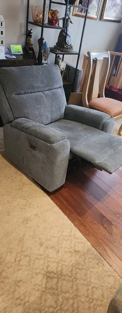 Sealy posturepedic recliner - great condition, View more