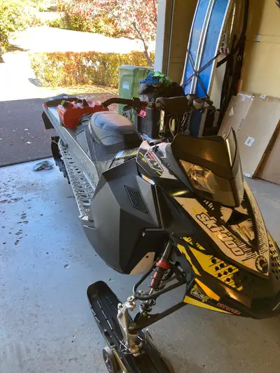 Excellent condition 2200 kilometers Great mountain sled and good on trails