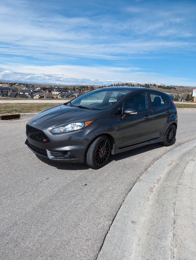 2017 Ford Fiesta ST --- Turbo-- Like new--- Private Sale