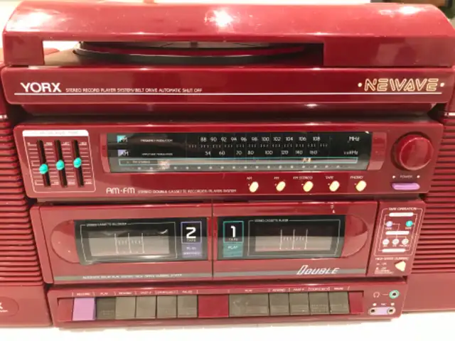 Vintage Rare YORX Newave Turntable Stereo System Dual Cassette in Stereo Systems & Home Theatre in City of Toronto - Image 4