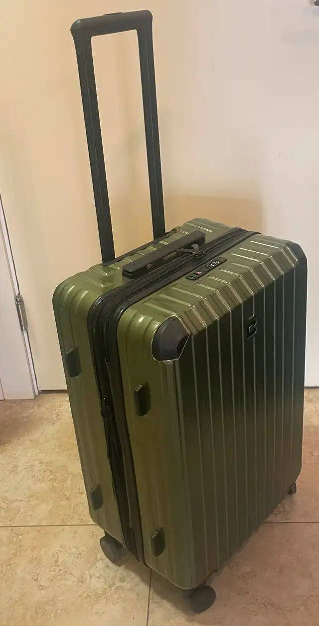 Champs 24” Polycarbonate Luggage in Bags & Luggage in Calgary - Image 3