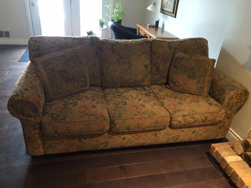 FREE Two matching couches FREE Free Stuff Hamilton Kijiji