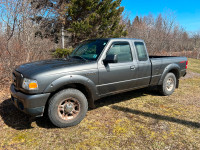 Ford Ranger 2011 - very low kms