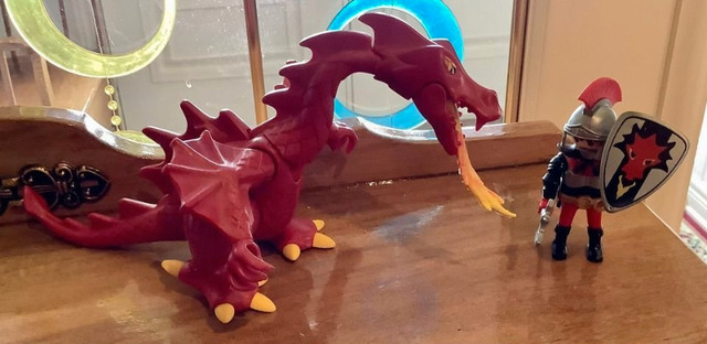 Playmobil Dragon rouge et soldat vintage Rare à trouver 20$ dans Jouets et jeux  à Laval/Rive Nord - Image 2