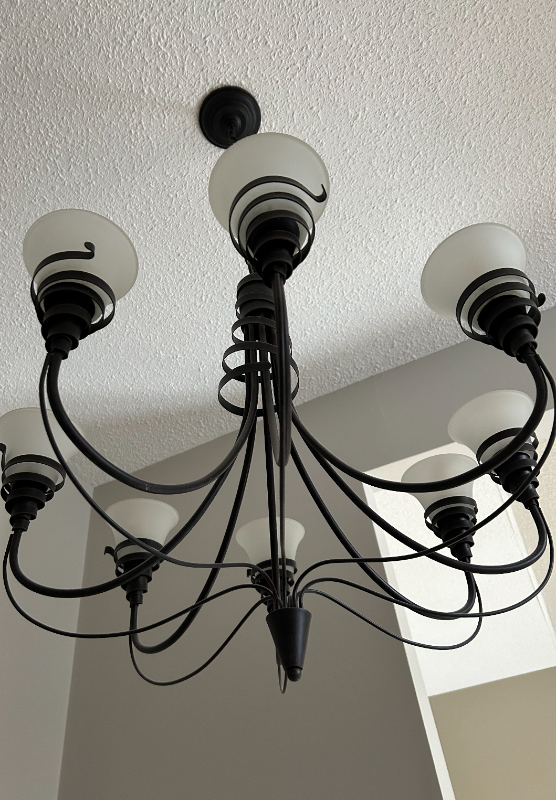 Modern Villa Arlo Chandelier in Indoor Lighting & Fans in St. Catharines - Image 2