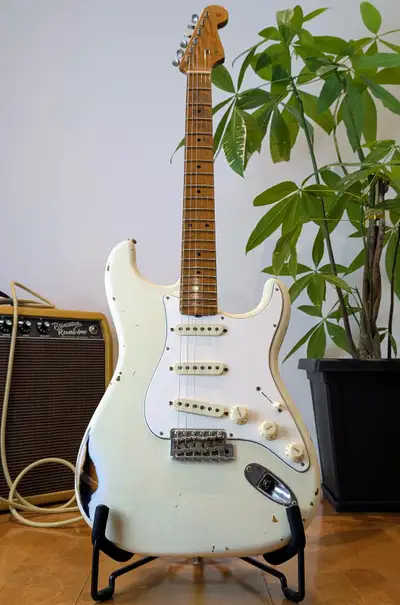 Fender CS LTD Roasted Tomatillo Stratocaster, View more