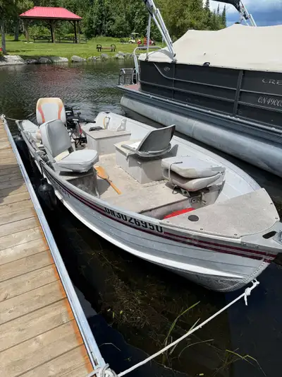 14ft smoker craft fishing boat. Evenrude etech 30hp, adjustable idle, stainless prop, 4 seats, live...