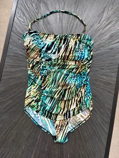 XL Swimsuit Removable round pads Halter top