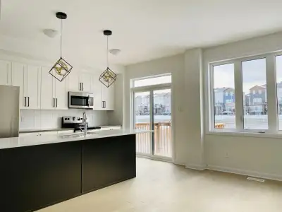Available: 1 July/2025 Minto Morgan’s Creek townhouse, Haven model, roughly 1800 SF. Lots of upgrade...