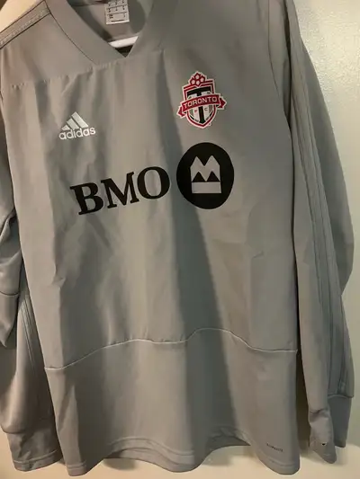 Brand new never worn Medium