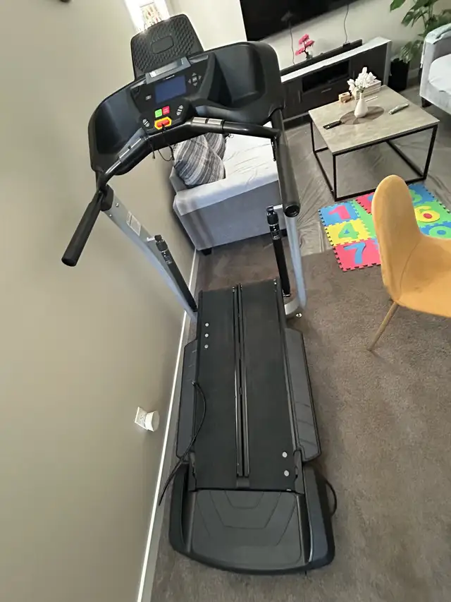 Treadclimber TC100 in Exercise Equipment in Lethbridge - Image 2