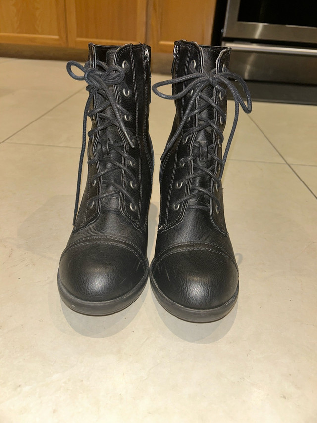 US Size 6 1/2 Black 2.5” Heel Combat Boots in Women's - Shoes in Oshawa / Durham Region - Image 4