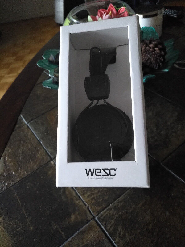 NEW WeSC Matte Conga On-Ear Headphones Black in General Electronics in City of Toronto - Image 2