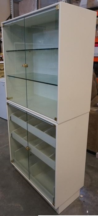 Display Cabinet with lights in Hutches & Display Cabinets in Burnaby/New Westminster - Image 2