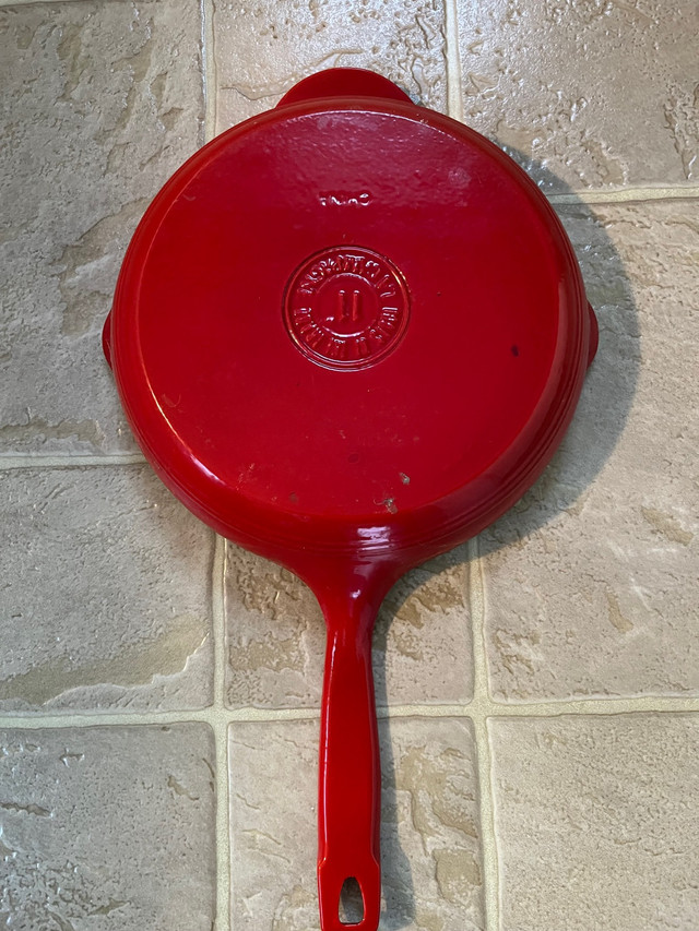 La Campagne Red Enamel Cast Iron Skillet in Kitchen & Dining Wares in London - Image 2