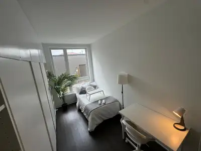 ✨ ROOM FOR RENT — PRIME LOCATION NEAR YORKDALE! ✨ Looking for a clean, stylish, and convenient place...