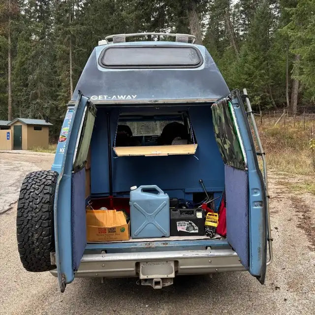Chevrolet 1988 G20 Get Away Camper in Cars & Trucks in 100 Mile House - Image 7