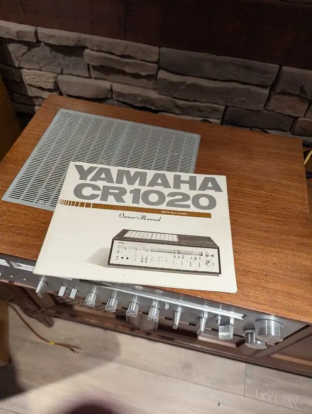 Yamaha CR-1020 AM/FM stereo receiver in Stereo Systems & Home Theatre in Ottawa - Image 3
