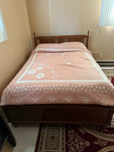 Double bed bedroom set Steel frame Dresser with mirror - 9 drawers. 6 deep drawers, lots of storage...