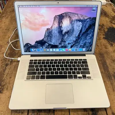 MacBook Pro 2009: 15" screen, 4Gb RAM, 1TB SSD, View more